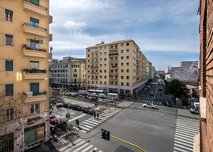 Piramide Family Apartment Rome